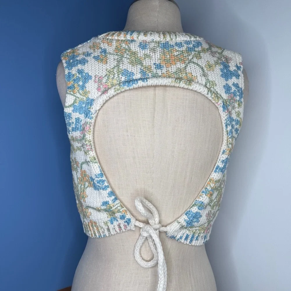 Zara Blue Floral Jacquard Knit Top Open‎ Back Cropped Size Large - Picture 3 of 4